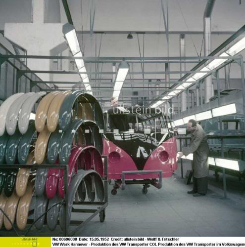 VW barndoor factory 15-5-52.jpg, 40.8 kb, 495 x 500
