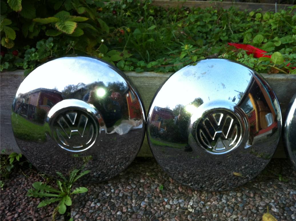 Hubcaps 1&2.JPG, 124.4 kb, 1036 x 773