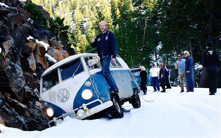 microbuses-tilted.jpg, 113.7 kb, 750 x 469