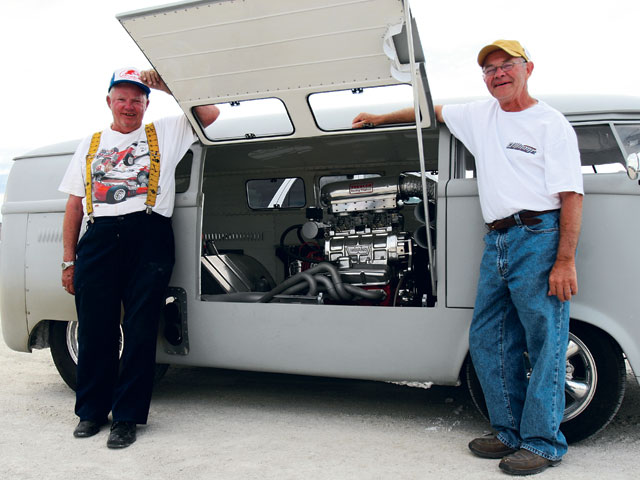 hrdp_0603_bus_02_z+1962_vw_bus+side_view+prather+pierson.jpg, 62.91 kb, 640 x 480