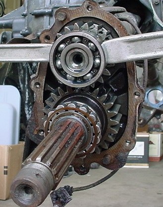 073a prying upper outer bearing.jpg, 56.89 kb, 329 x 419