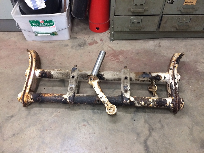 Skitig och rostig framvagn.jpg, 187.96 kb, 816 x 612