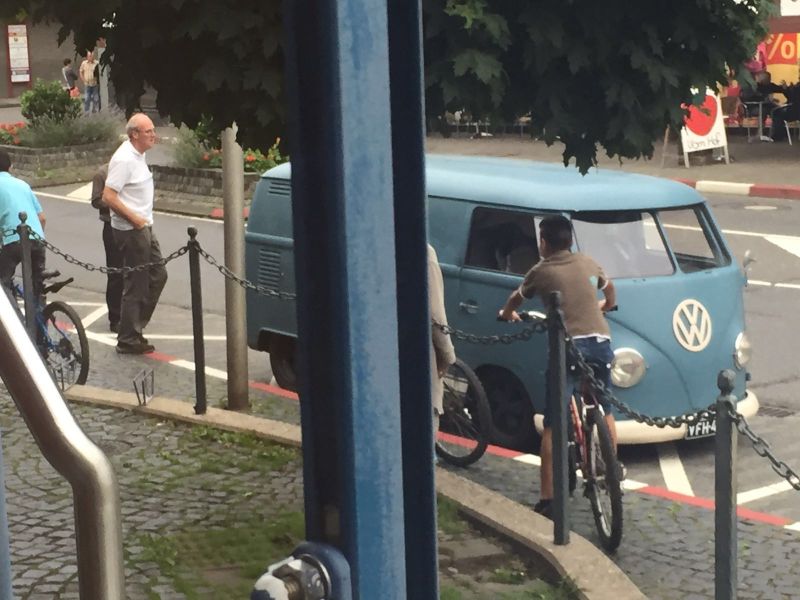 Leichtbau utanför blåa huset.jpg, 86.75 kb, 800 x 600