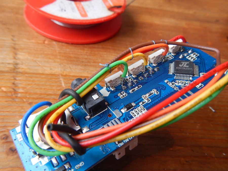 sewing_thread_secured_2.jpg, 205.37 kb, 900 x 675