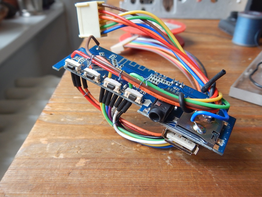 control_side_sewing_thread_secured.jpg, 221.5 kb, 900 x 675