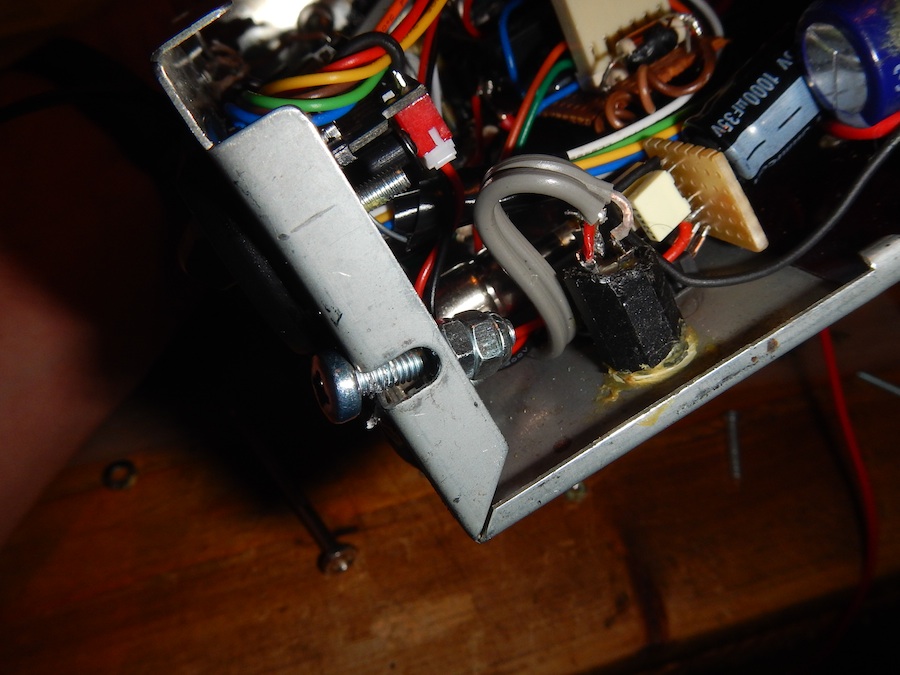 rear_screws.jpg, 157.05 kb, 900 x 675