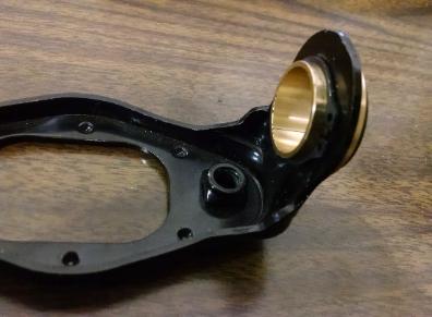 Lagerhylsa i brons för växelstången.jpg, 16.9 kb, 396 x 291