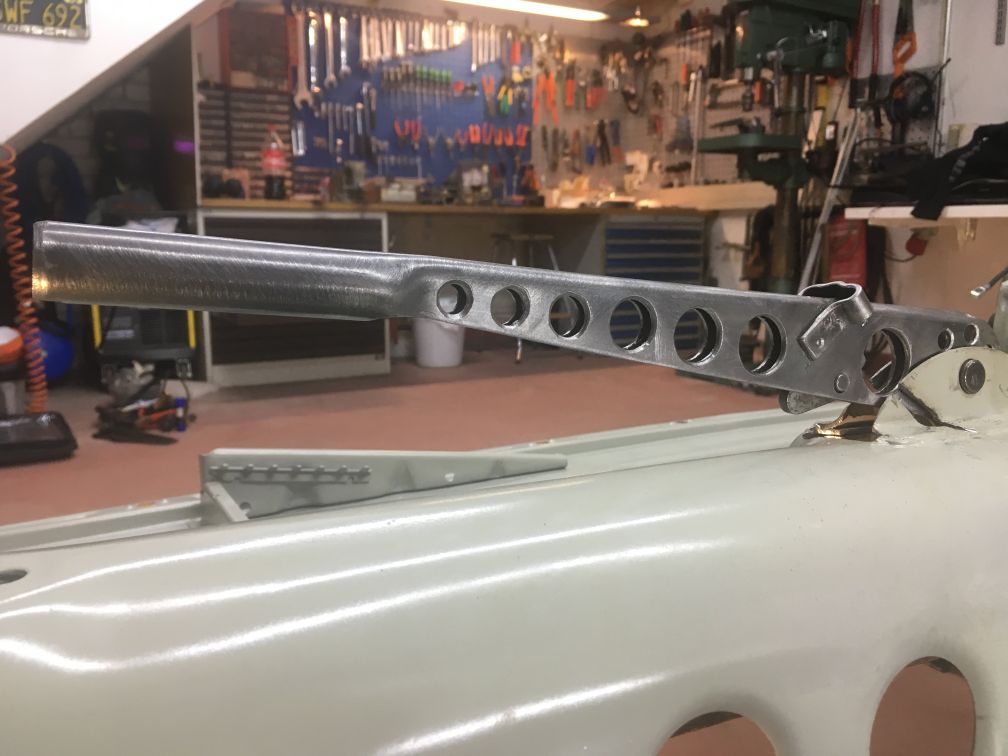 Hålad handbroms.jpg, 95.8 kb, 1008 x 756