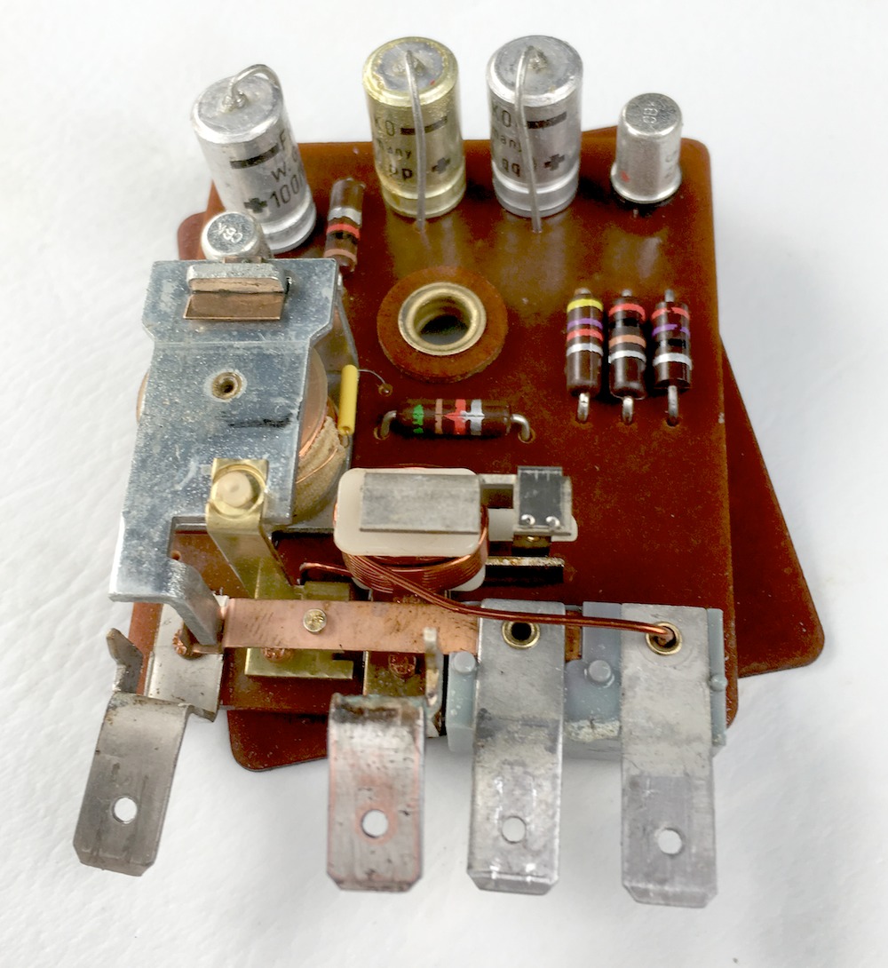 211-953-215_relay_inside_board.jpg, 220.3 kb, 1000 x 1090