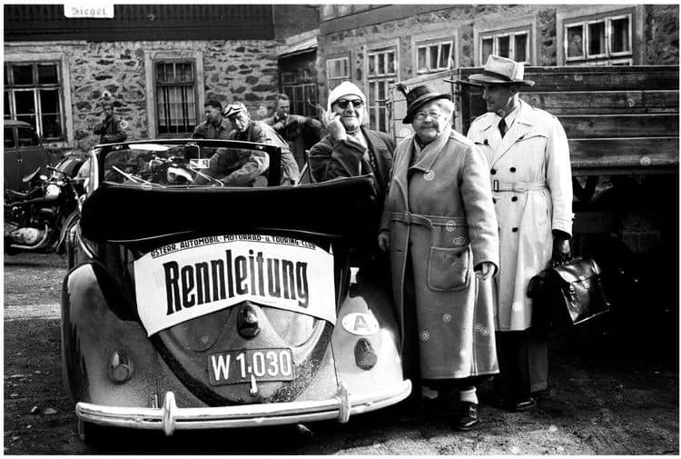 split cab lady.jpg, 60.83 kb, 750 x 505