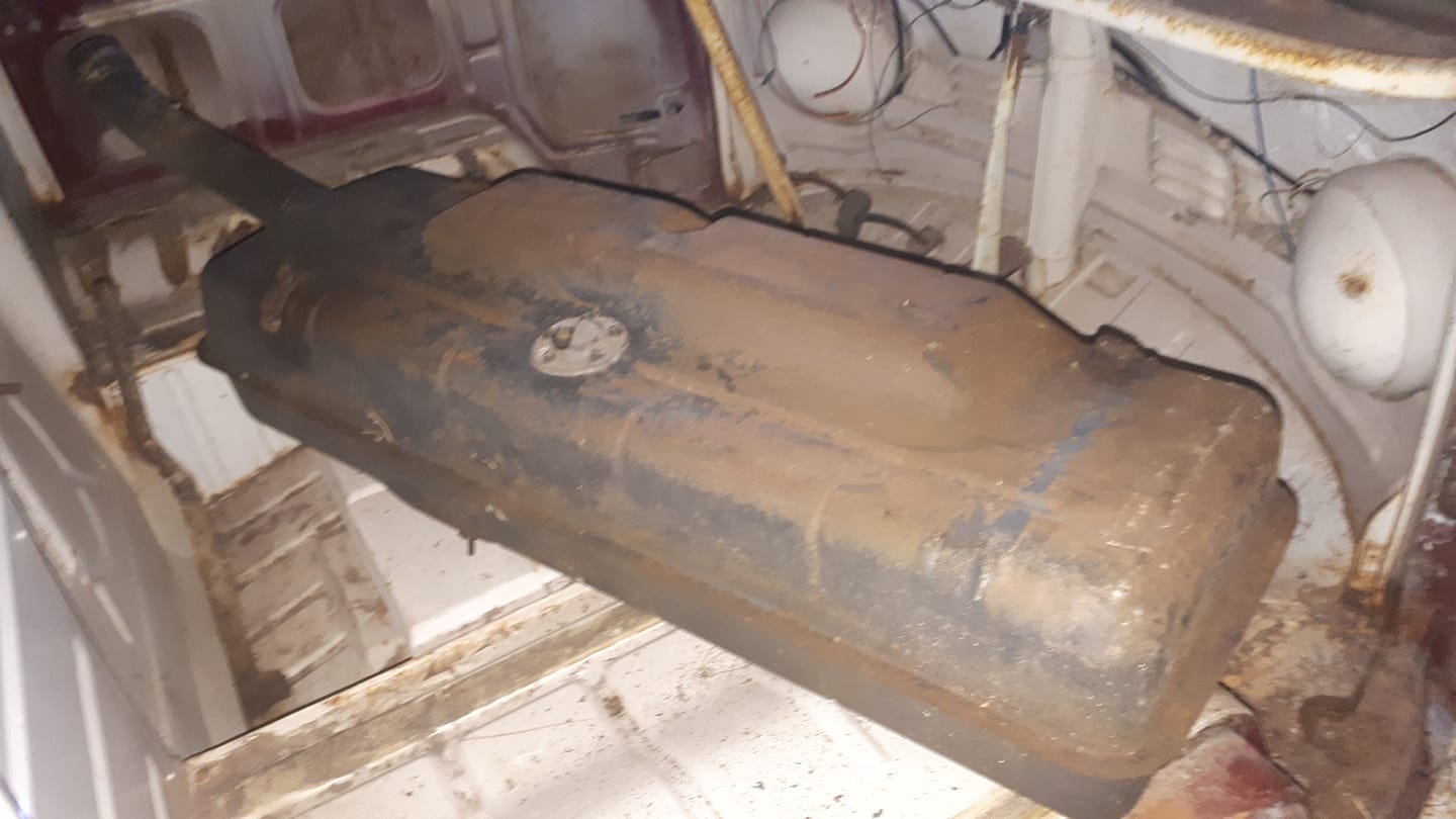 splitbuss tank.jpg, 98.4 kb, 1440 x 810