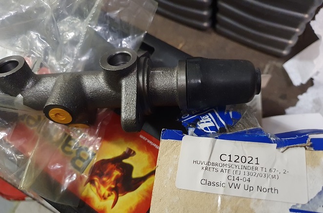 Huvudbromscylinder.jpg, 119.87 kb, 662 x 438