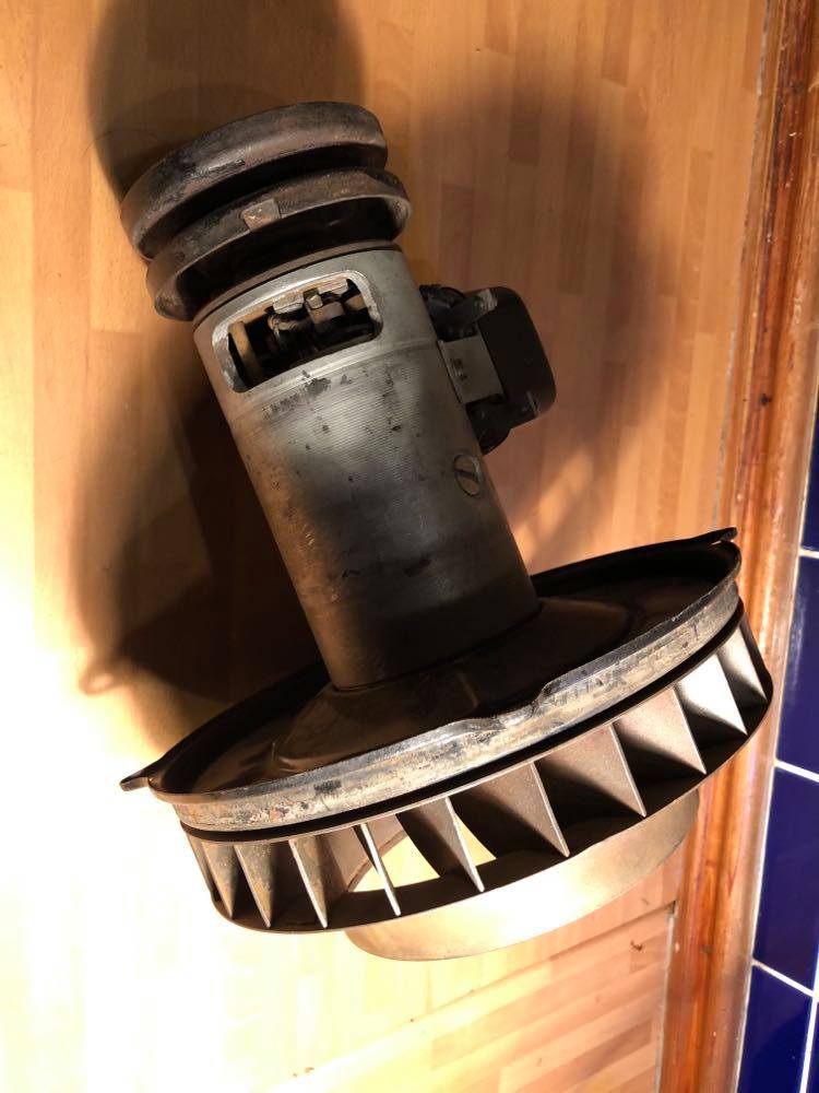 Bosch generator 6V 1.jpg, 70.92 kb, 750 x 1000