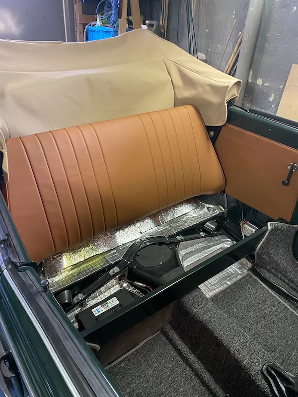 Bakre ryggstöd på plats.jpg, 203.58 kb, 600 x 800