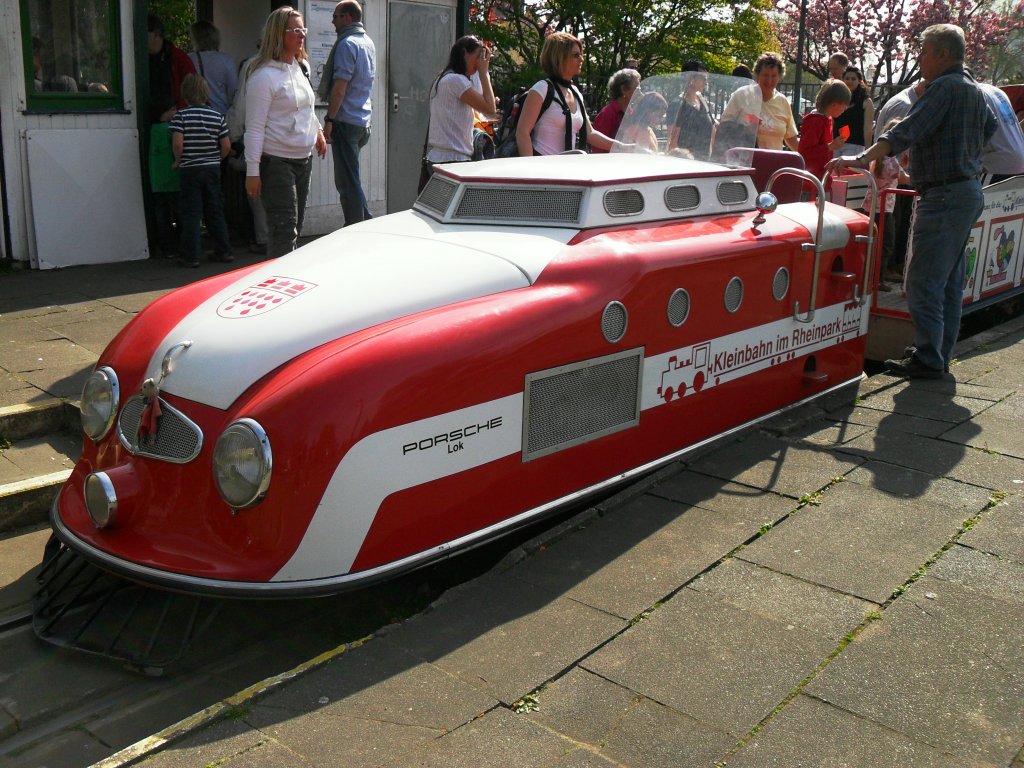 porsche-lok-bei-kleinbahn-rheinpark-399573.jpg, 197.49 kb, 1024 x 768