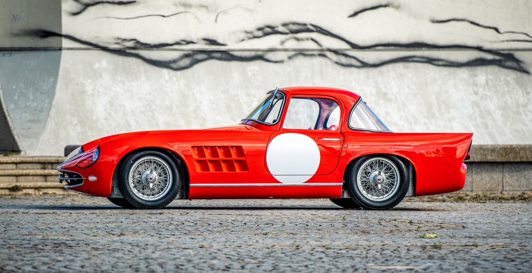 Mystery sportscar.jpg, 402.74 kb, 1759 x 903