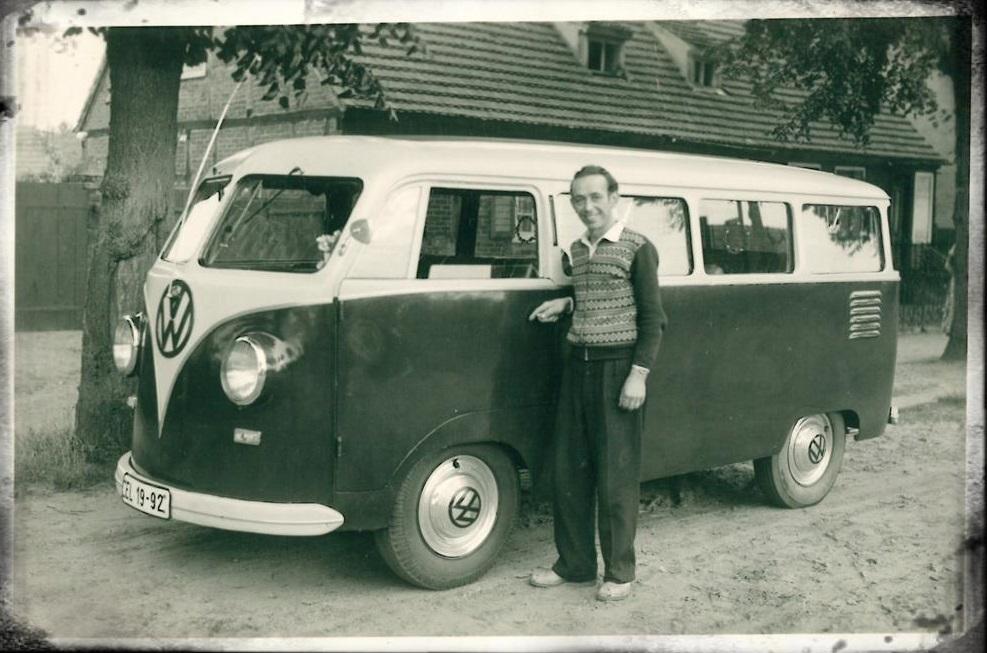 WV buss xx.jpg, 91.7 kb, 987 x 653