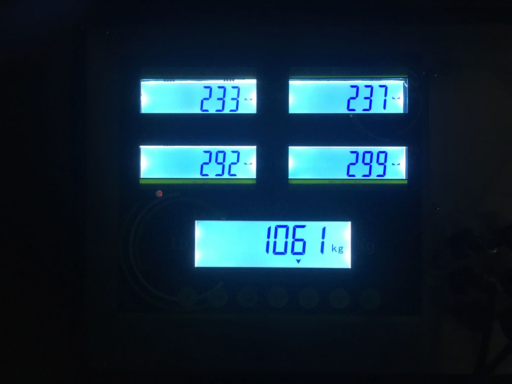 Corner weight empty.jpg, 50.26 kb, 1008 x 756