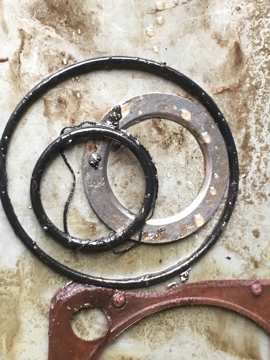 right-hand_side_removed_seal.jpg, 362.74 kb, 900 x 1200