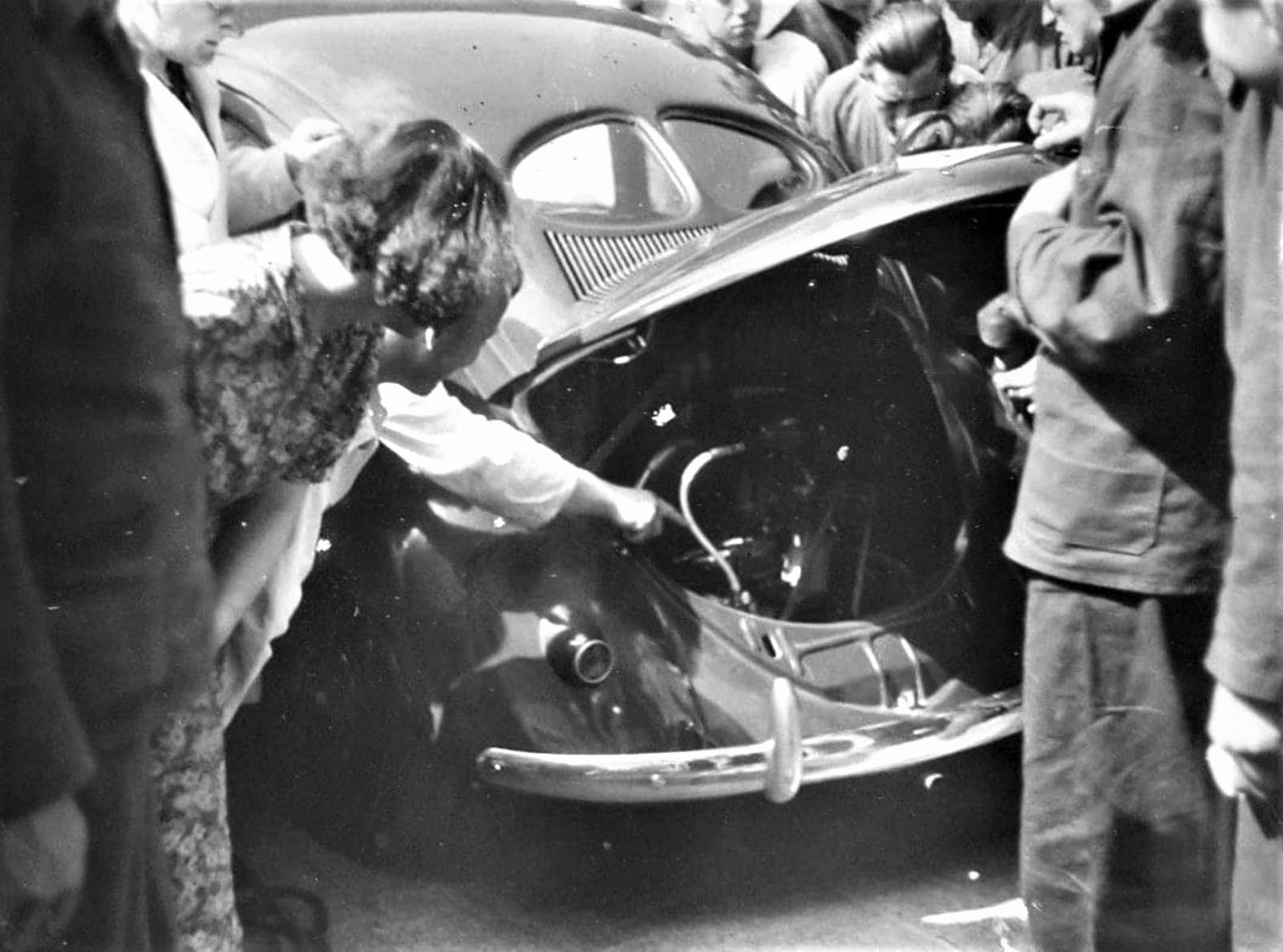 KdF motor benzin rohr (2).jpg, 272.58 kb, 1600 x 1187