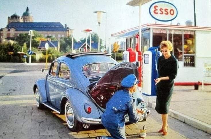 esso mack.jpg, 55.35 kb, 735 x 484