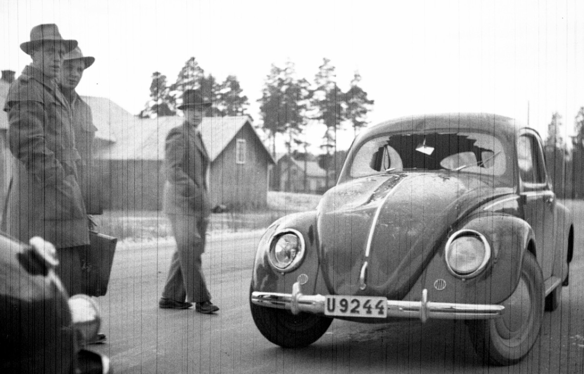 Polisen i Valbo. Bilolycka efter Valbovägen. 28 november 1950 (2).jpg, 190.12 kb, 1197 x 768