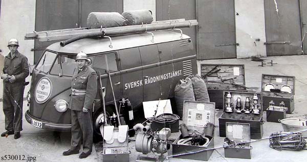 VW buss som användes till bla eftersläckning, restvärdesräddning och som transport fordon för dykare. Bilden tagen vid utryckningsstationen i Håve, Ängelholm i Grönvalls fd garagebyggnad..jpg, 45.42 kb, 600 x 317